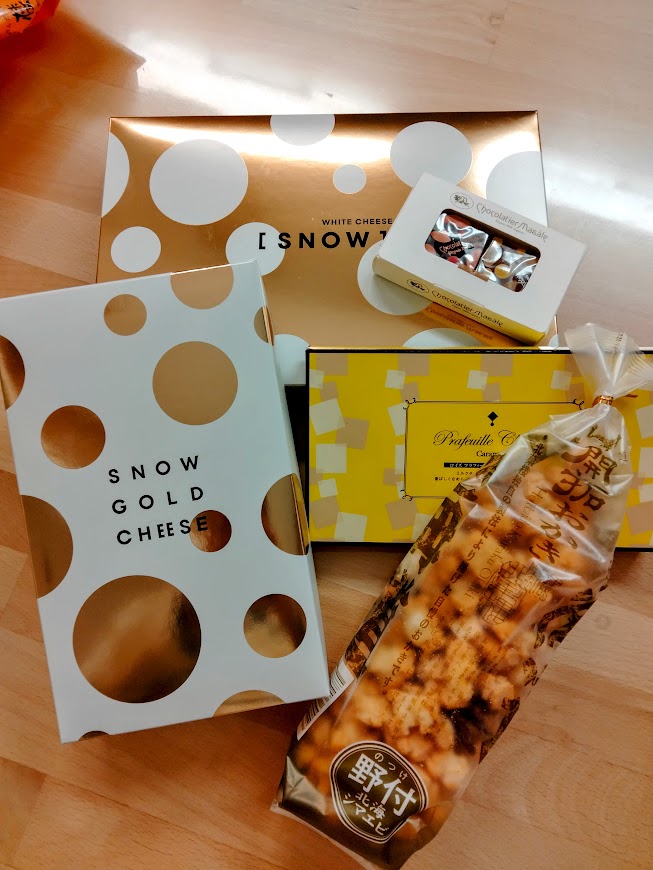 新千歳空港で買った人気スイーツをまとめた画像