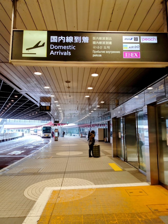 新千歳空港 バスターミナル バスが止まっている