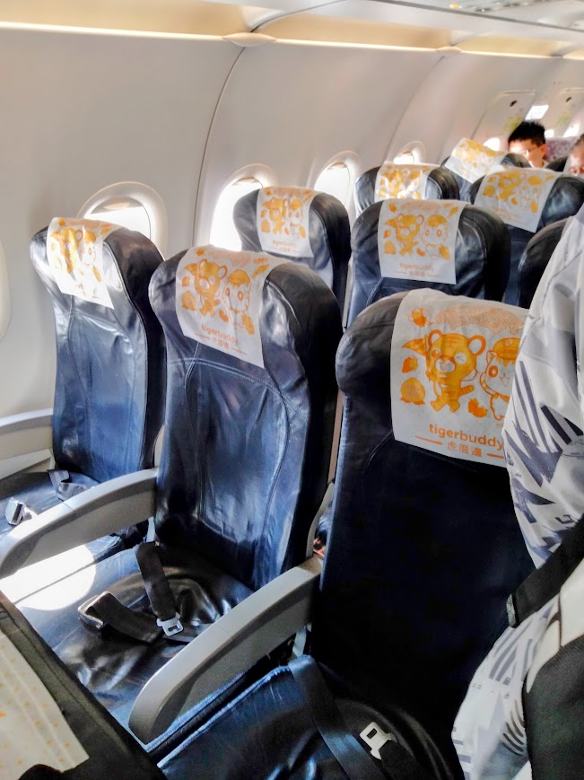 タイガーエアー機内　3列シート