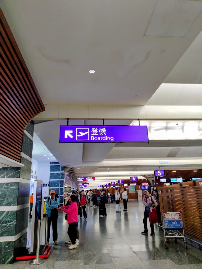 桃園国際空港　チェックインカウンター付近　