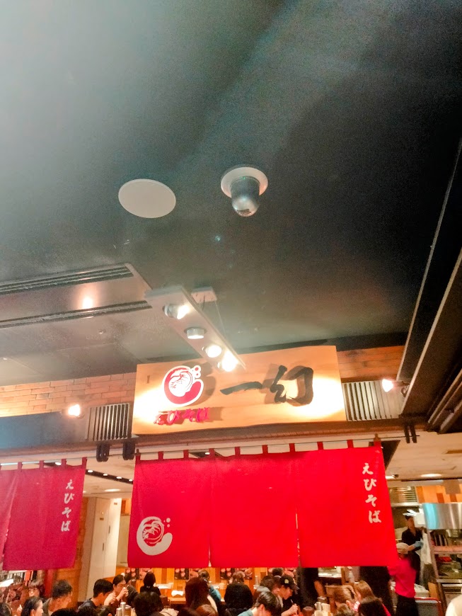 新千歳空港　ラーメン道場　えびそば一幻　混み合う店内