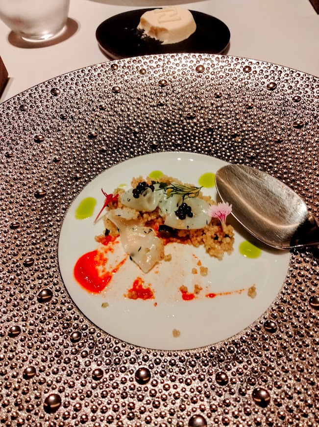 アオリイカの瞬間燻製サラダ仕立ての料理